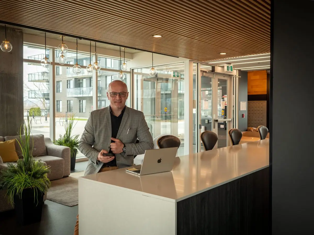 Costel Tanase — Courtier immobilier